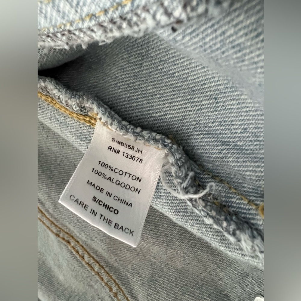 Love Tree Light Denim Distressed Cropped Jean Jacket Women’s Size Small - Picture 5 of 5